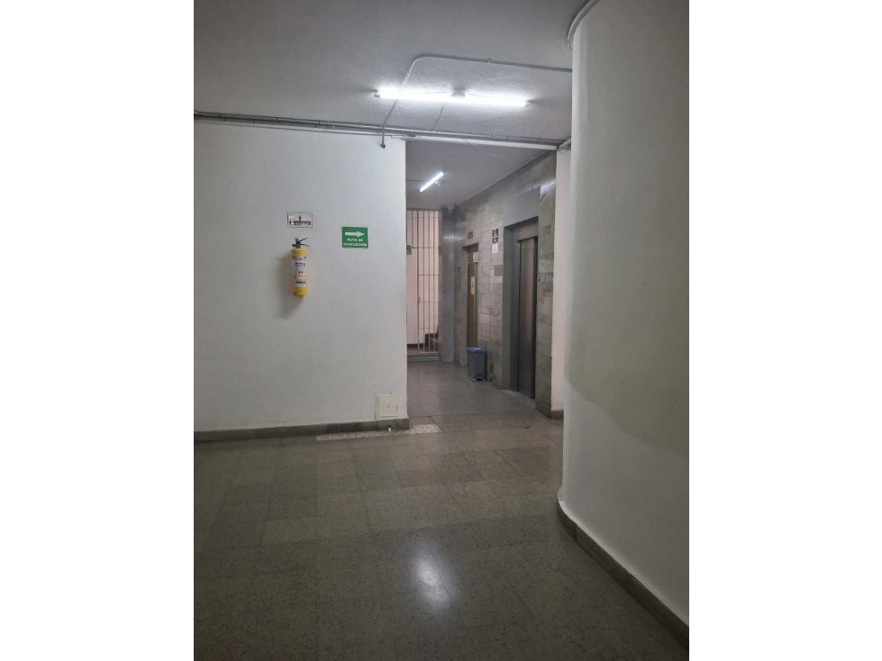 VENTA OFICINA - BODEGA EN CENTRO DE MEDELLÍN — foto 4