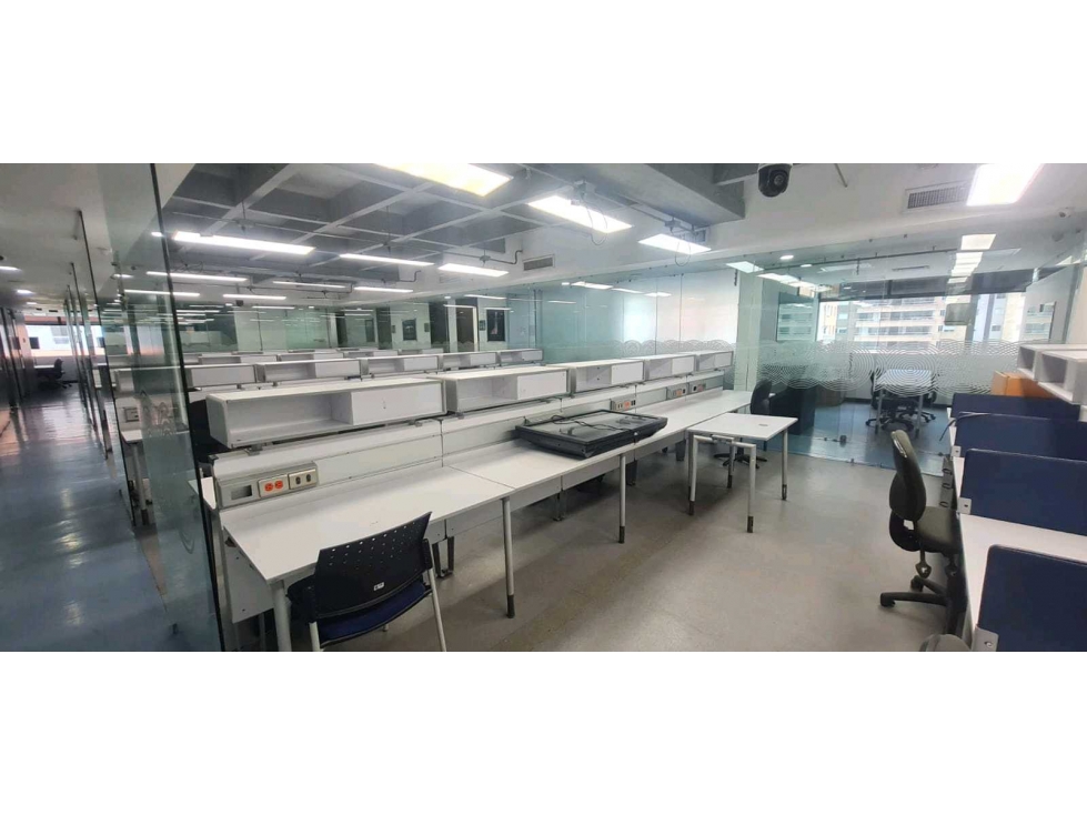 VENTA EXCELENTE OFICINA POBLADO CIUDAD DEL RIO