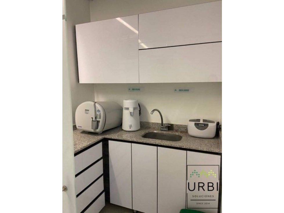 VENTA OFICINA COUNTRY MEDICAL CENTER - VIRREY — foto 2