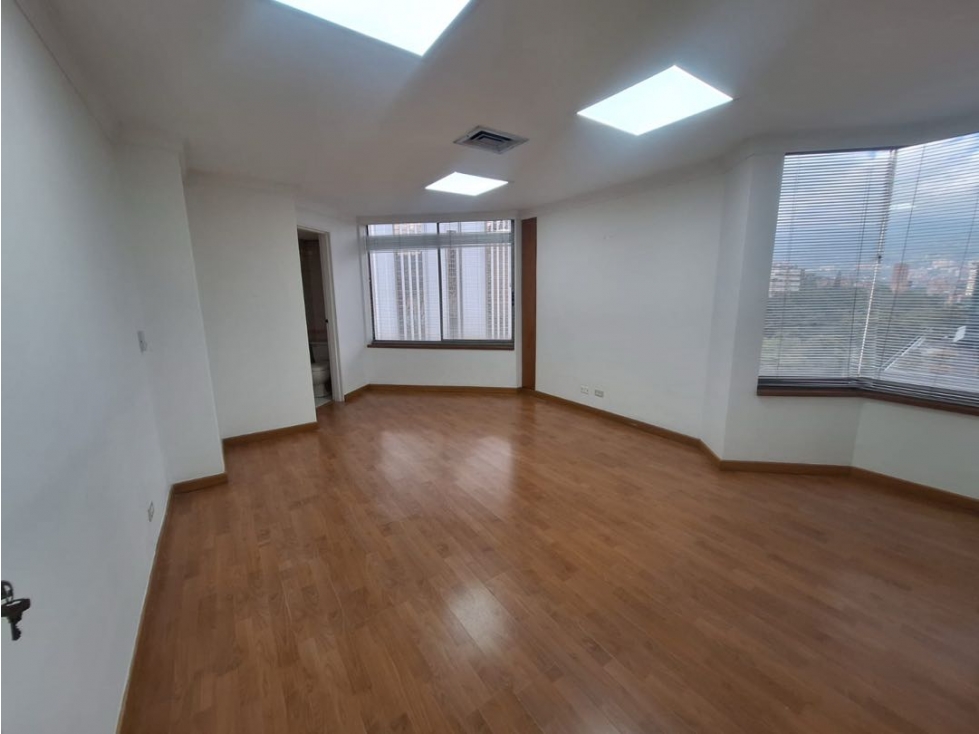 Venta oficina Poblado Medellín sector Santa María de Los Ángeles — foto 2