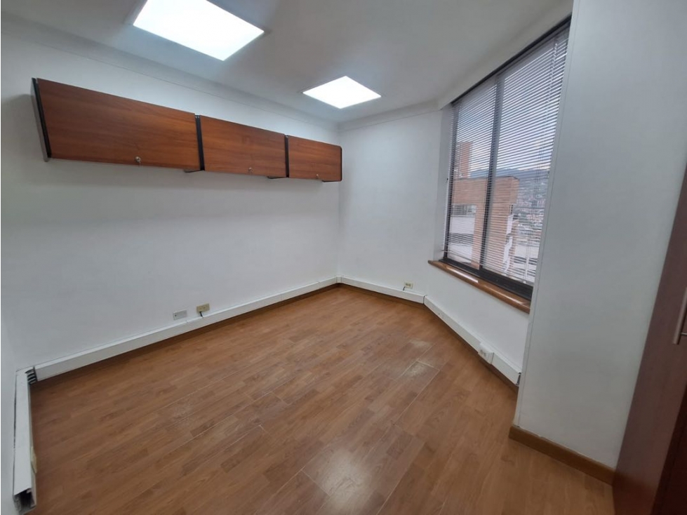 Venta oficina Poblado Medellín sector Santa María de Los Ángeles — foto 4