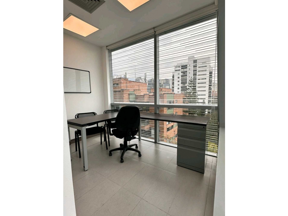 Venta oficina rentando Milla de Oro