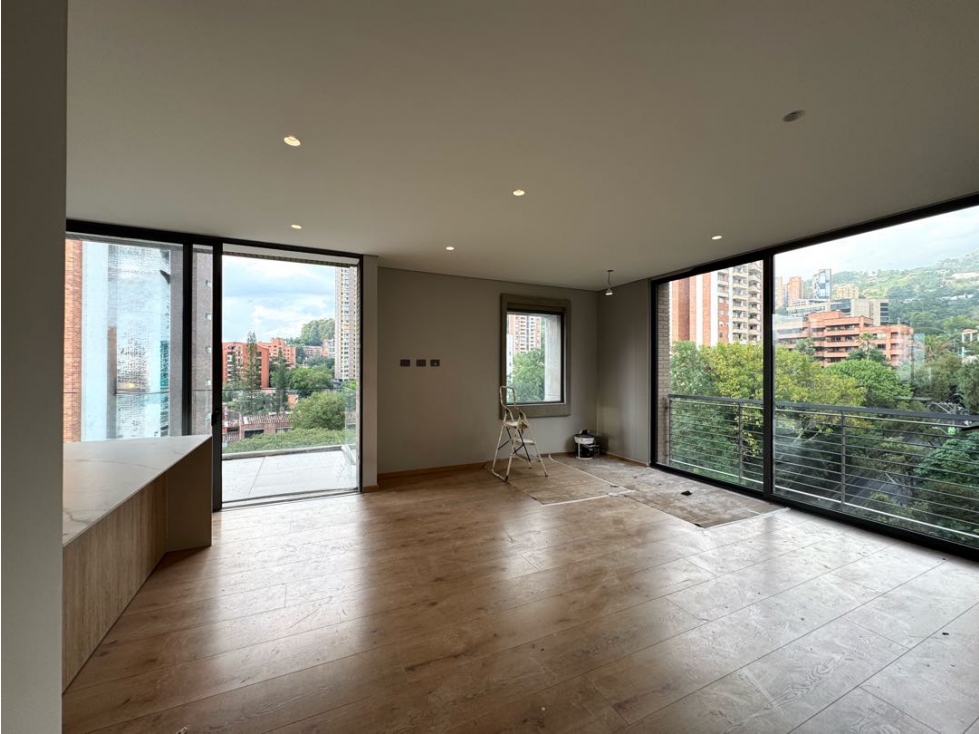 Venta pent-house dúplex con balcón y terraza. El Poblado, Castropol.