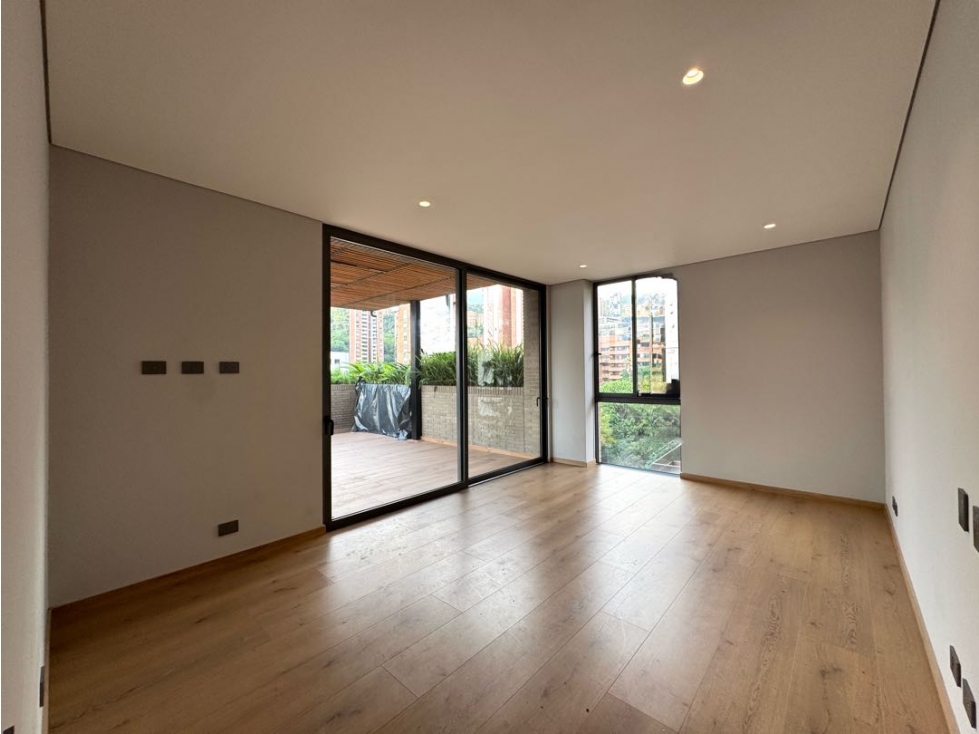 Venta pent-house dúplex con balcón y terraza. El Poblado, Castropol. — foto 5