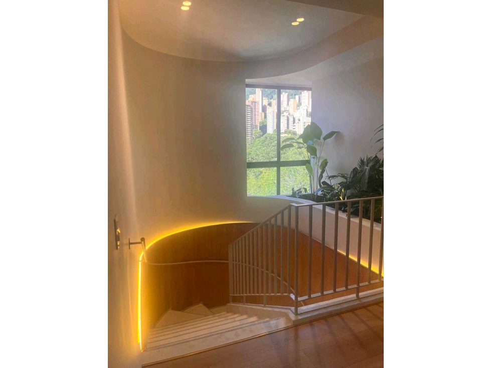 Venta penthouse duplex el Poblado, sector Catay,5 parqueaderos! — foto 3