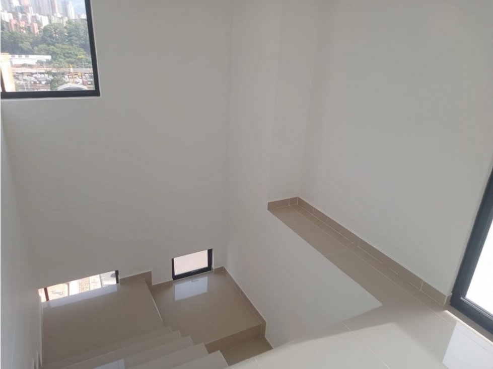 Venta o permuta PENTHOUSE NUEVO en SABANETA — foto 3