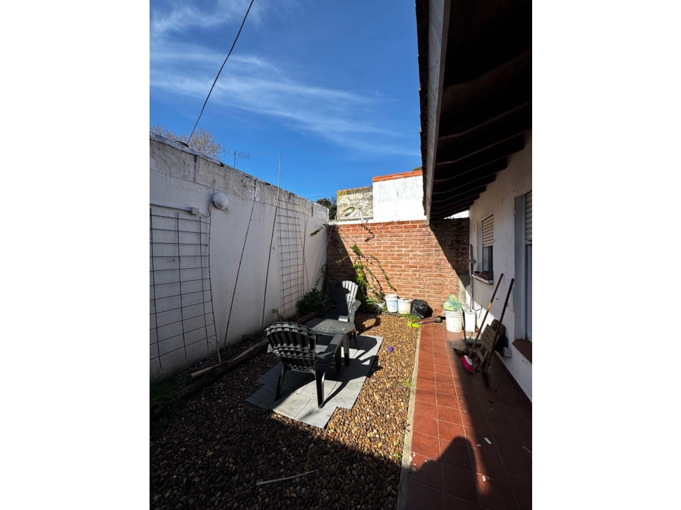VENTA PH 3 AMB.RODEADO DE AMPLIO PATIO. BARRIO CHAUVIN - 1
