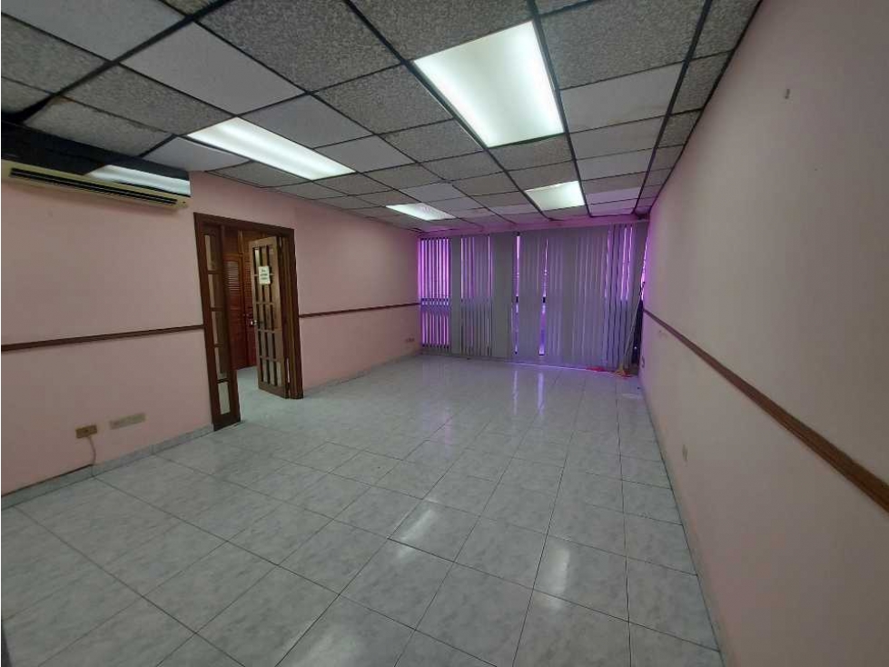 VENTA PLAZA COMERCIAL EN OBARRIO 2 NIVELES 800 M2 - 1