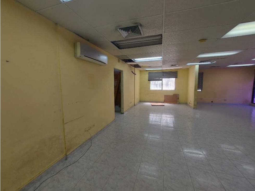 VENTA PLAZA COMERCIAL EN OBARRIO 2 NIVELES 800 M2 - 2
