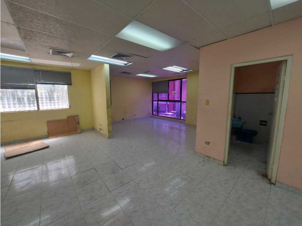 VENTA PLAZA COMERCIAL EN OBARRIO 2 NIVELES 800 M2 - 3