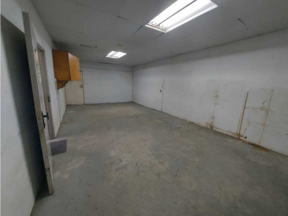 VENTA PLAZA COMERCIAL EN OBARRIO 2 NIVELES 800 M2 - 4