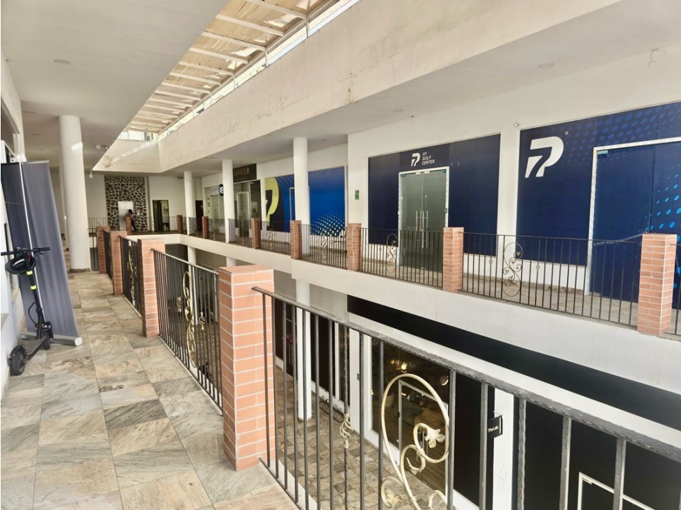 VENTA PLAZA COMERCIAL OPERANDO (EC) — foto 3