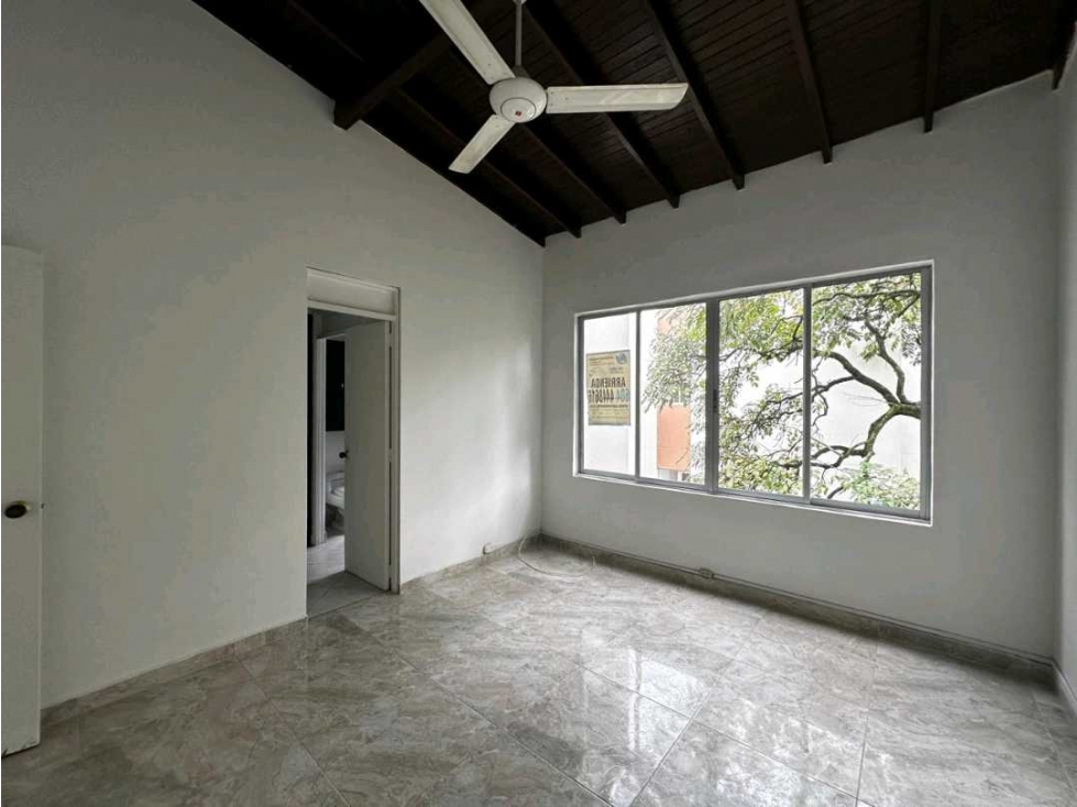 Venta Poblado sector Patio Bonito buena ubicación para reformar