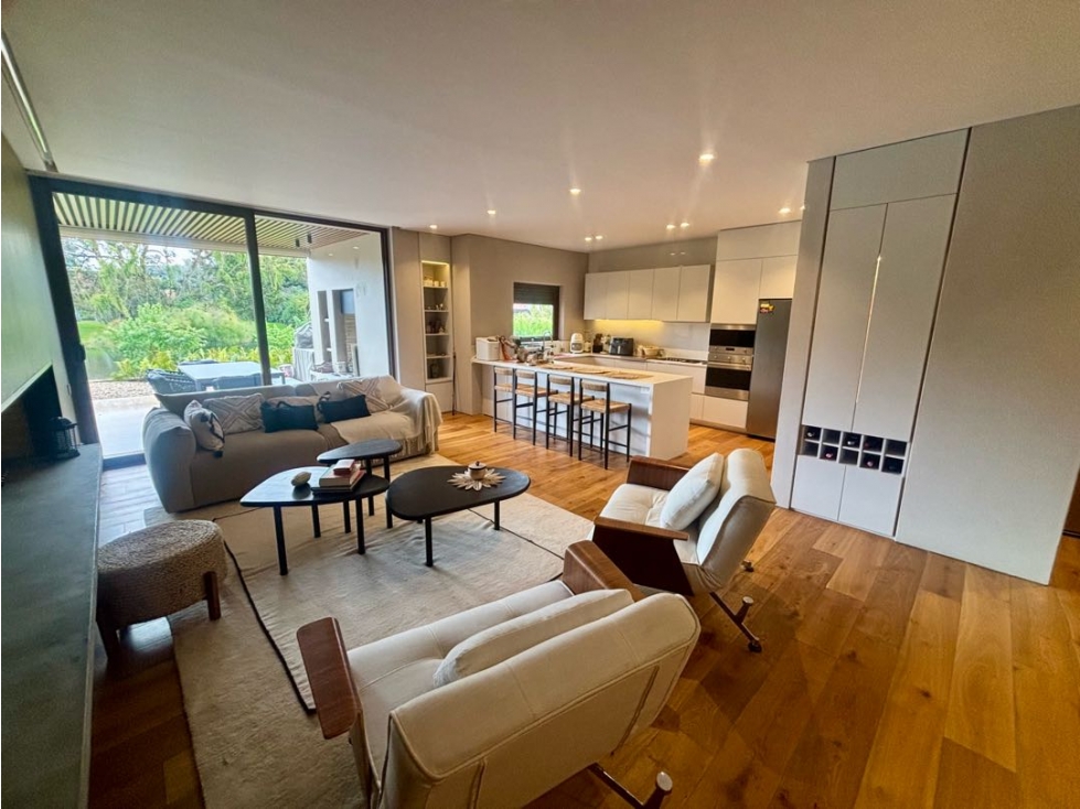 Venta. Pradera de Potosí. 180mts. 3 habs - 5