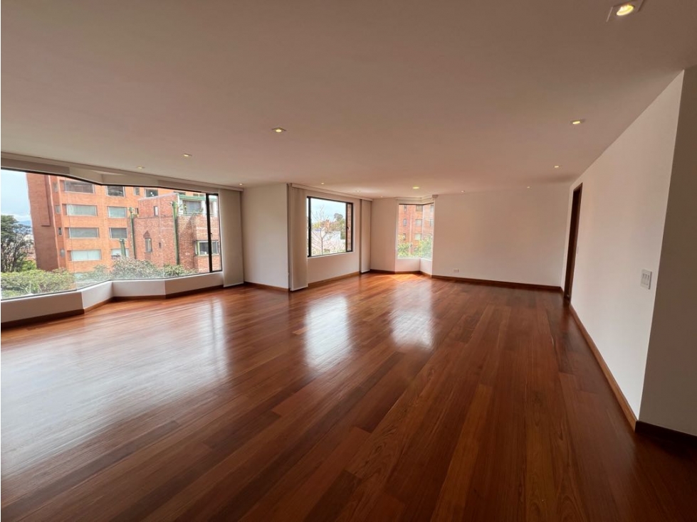 VENTA ROSALES APTO 233mts $1.800 M