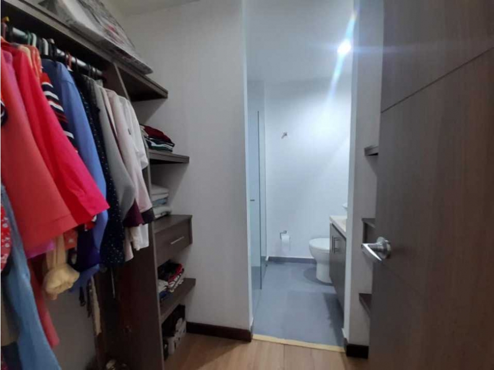 Venta Sabaneta, zona plana, 90 m², 3 alcobas, 1 parqueadero, unidad — foto 3