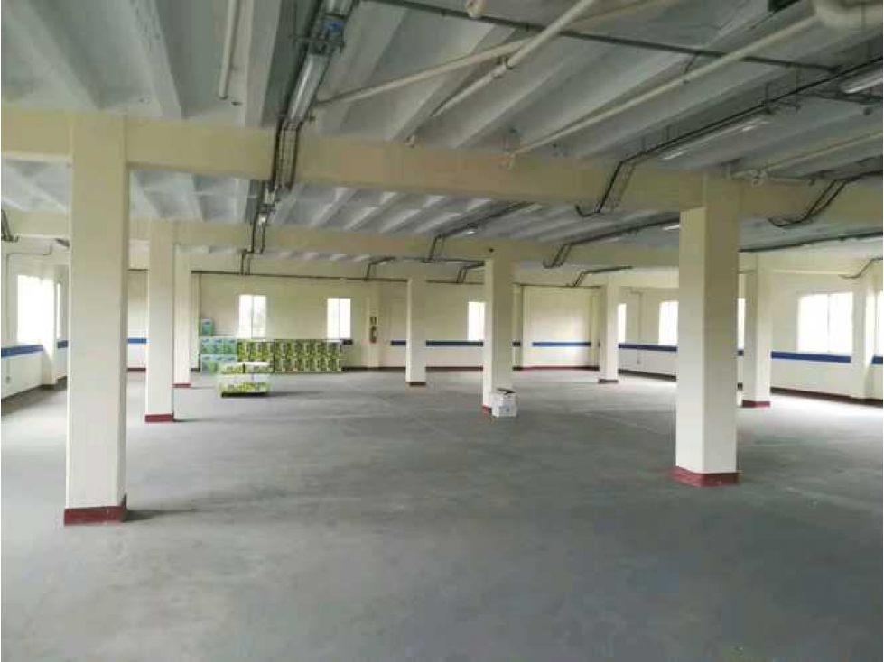 VENTA DE EDIFICIO DAVIS COLÓN 3 NIVELES DE ALMACENAJE Y OFICINAS ZL VV - 4