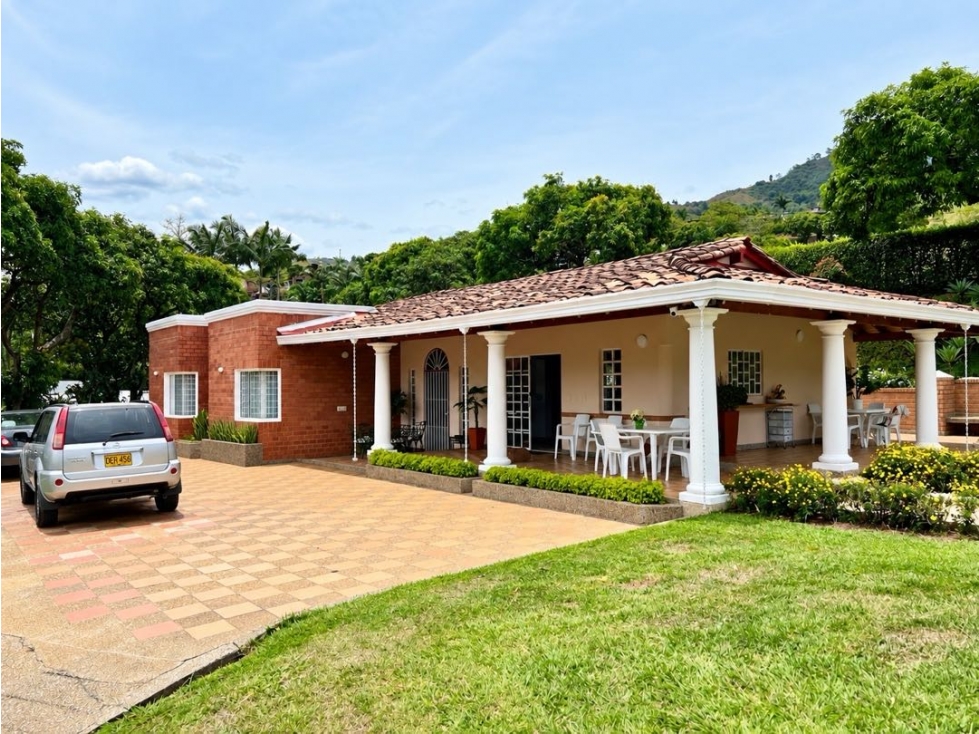 VENTA TRADICIONAL CASA FINCA EN COPACABANA