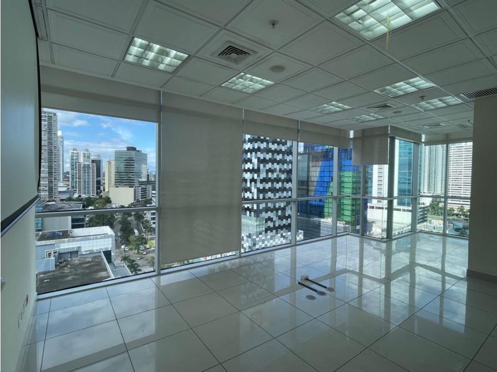 VENTA Y ALQUILER DE OFICINA EN COSTA DEL ESTE CAPITAL PLAZA JP — foto 2