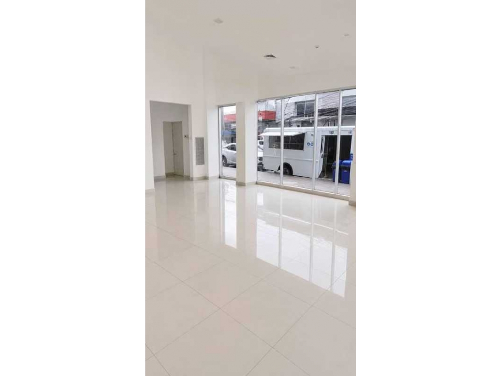 VENTA Y ALQUILER LOCAL COMERCIAL COLÓN ZONA LIBRE ALTA VISIBILIDAD VV - 1