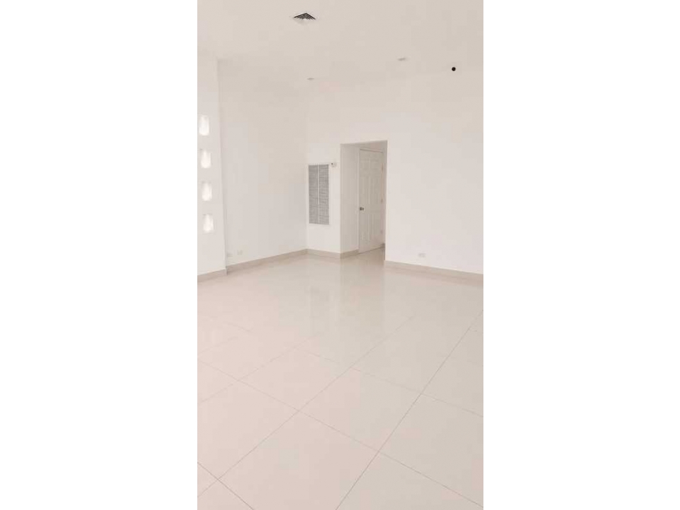 VENTA Y ALQUILER LOCAL COMERCIAL COLÓN ZONA LIBRE ALTA VISIBILIDAD VV - 3