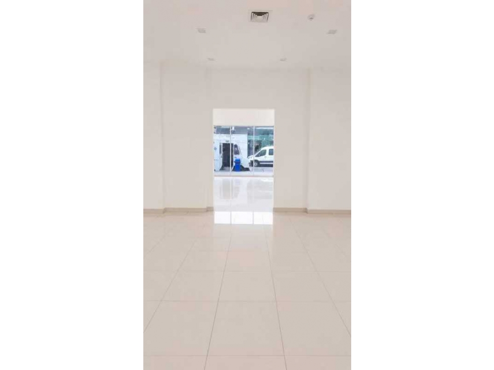 VENTA Y ALQUILER LOCAL COMERCIAL COLÓN ZONA LIBRE ALTA VISIBILIDAD VV - 5