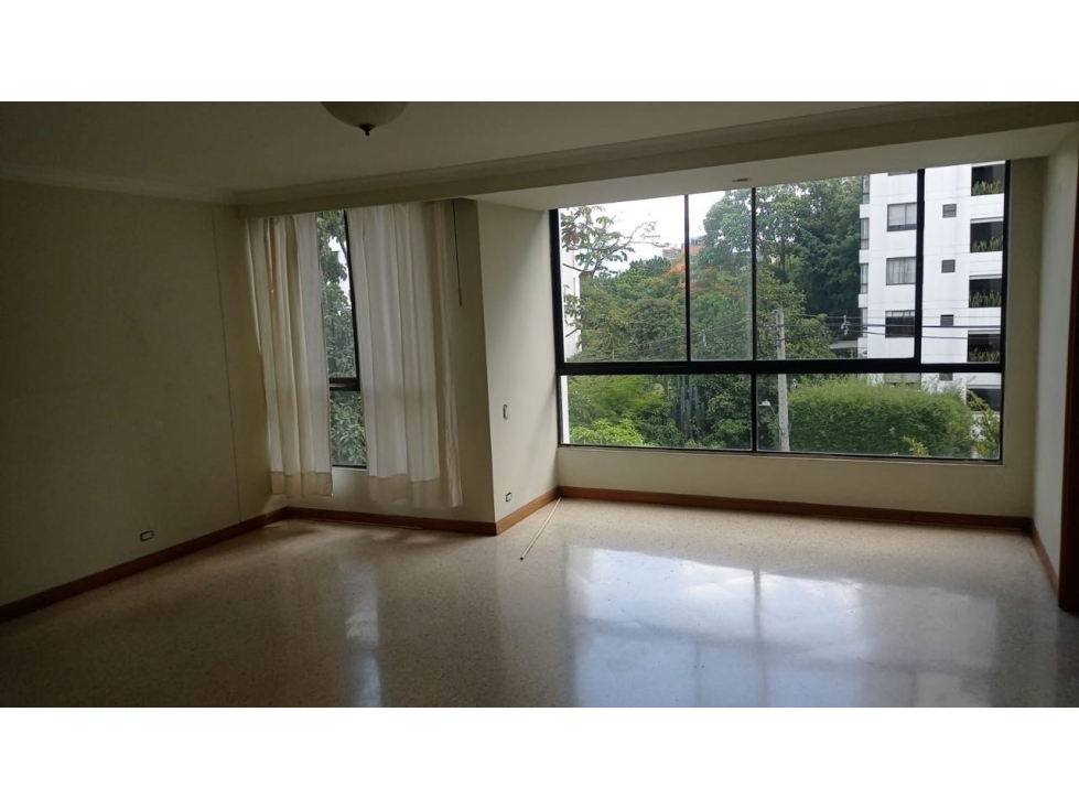 VENTA Y ARRIENDO APARTAMENTO EN PARTE BAJA DE EL POBLADO EXCELENTE!