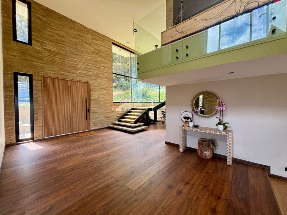 Venta y Arriendo. Conjunto. VISTA! 4 habs. 904mts - 2