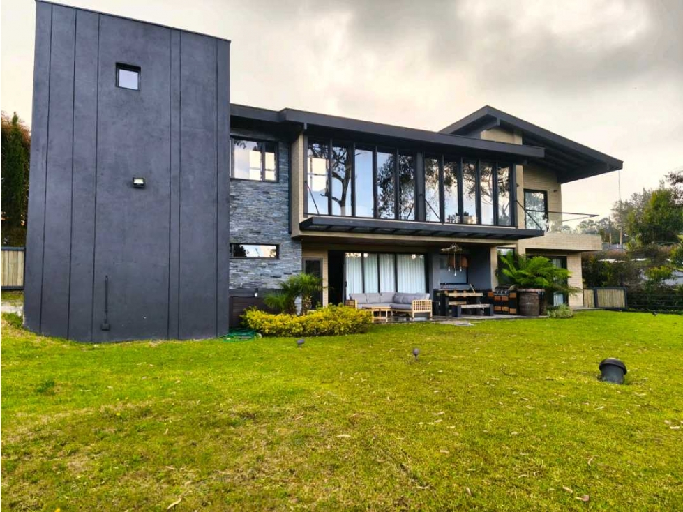 Venta y renta casa amoblada unidad cerrada Indiana