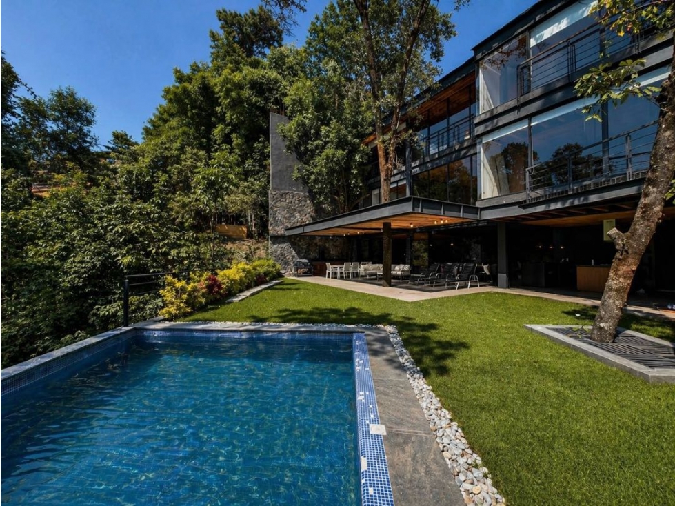 VENTA Y RENTA DE CASA CON ALBERCA, TERRAZA, JARDIN Y VISTAS | AVANDARO — foto 2