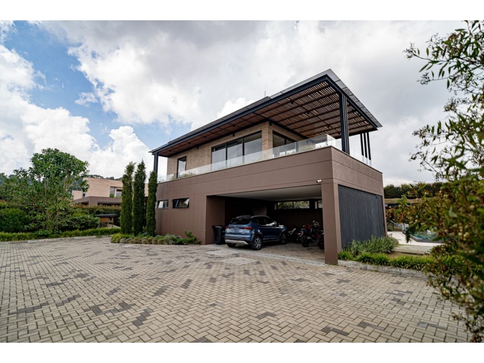 VENTA Y RENTA DE EXCLUSIVA PROPIEDAD EN EL ALTO DE LAS PALMAS 1.770mt2