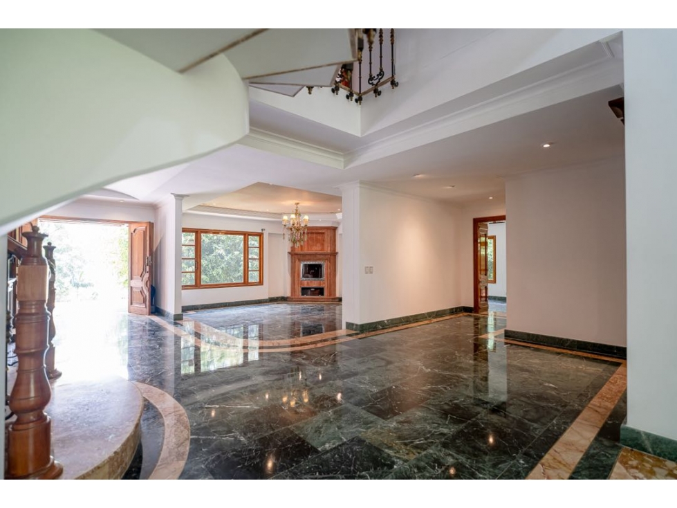 Venta y renta de hermosa casa panorámica de lujo en La Calera — foto 2