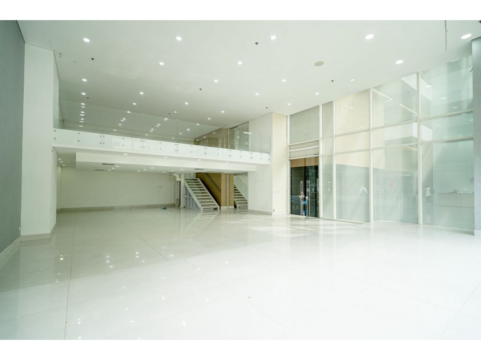 VENTA Y RENTA DE HERMOSO LOCAL COMERCIAL SECTOR POBLADO DE 262.16 MT2