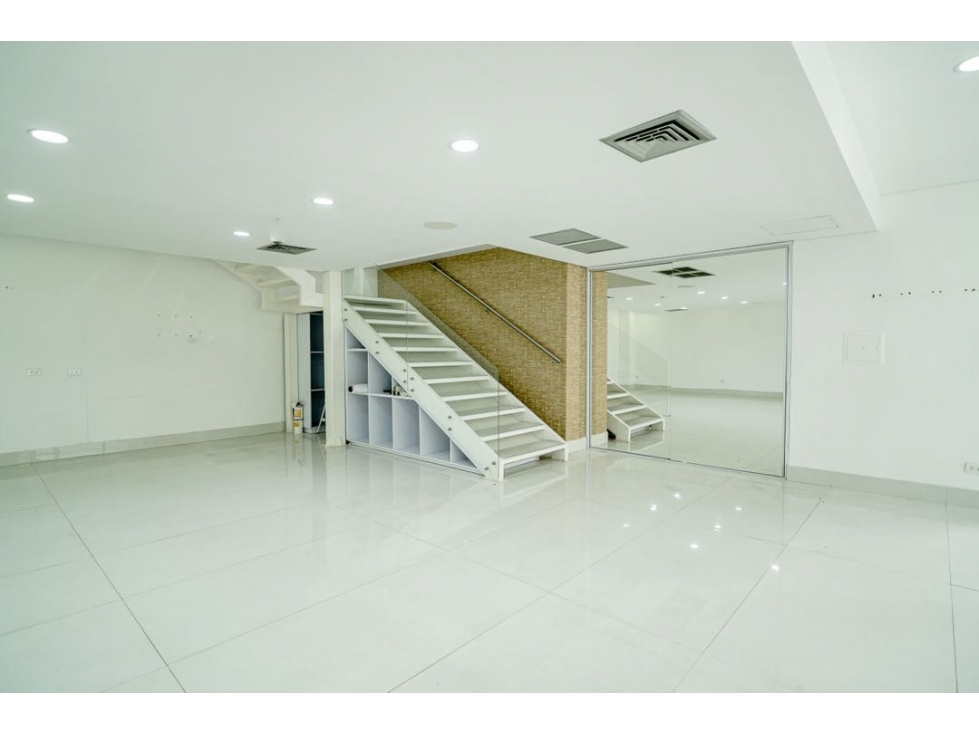 VENTA Y RENTA DE HERMOSO LOCAL COMERCIAL SECTOR POBLADO DE 262.16 MT2 — foto 4