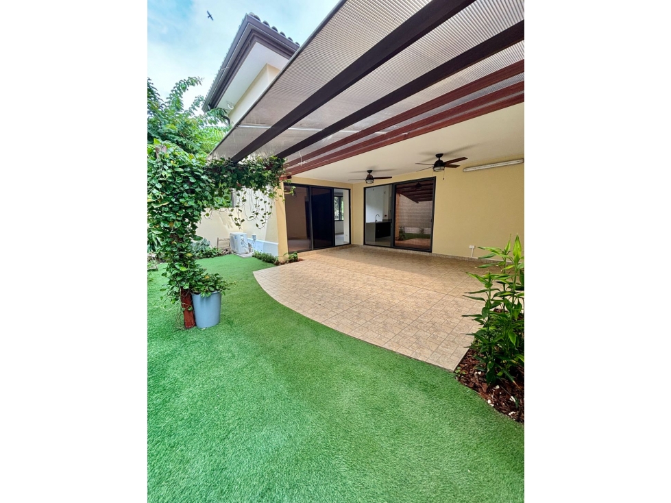 Venta/Alquiler Casa con paneles solar en River Valley Panamá Pacífico
