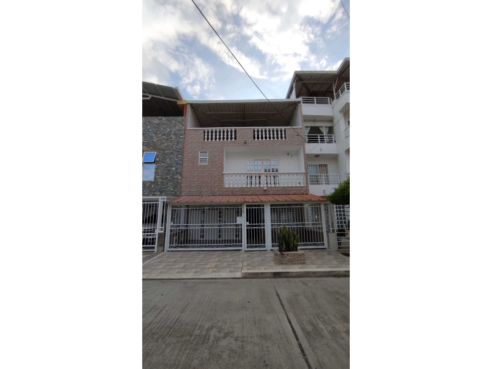 VENTA CASA 3 PISOS ALTAMIRA PALMIRA