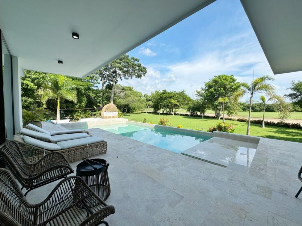 VENTA!Casa de 2 Niveles en Karibana Beach & Golf!