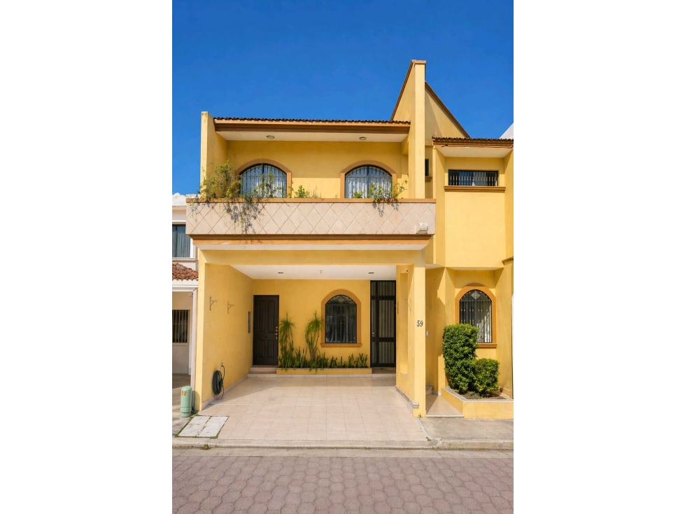 VENTA-Casa en Privada 3 Recamaras 4 Baños Cto Serv Villas del Bosque