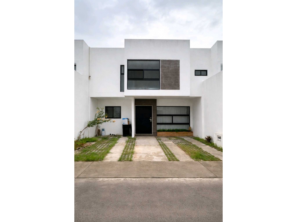 VENTA-CASA EN PRIVADA Y AMENIDADES 2 Recámaras Estudio Garaje p2 Auto2 - 1