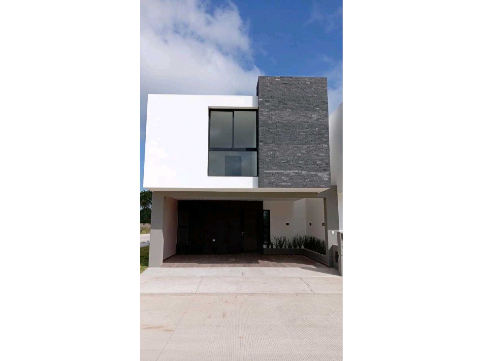 VENTA-Casa Entrega Inmediata 3 Recámaras Paneles Solares 4 Minisplits