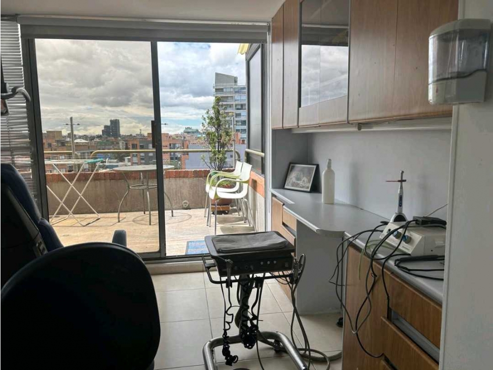 VENTA.CONSULTORIO AMOBLADO 24m2 + 10m2 TERRAZA SANTA BARBARA — foto 2