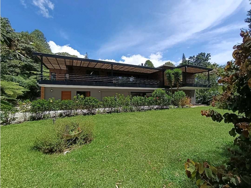 VENTA/RENTA CASA COMERCIAL VÍA PRINCIPAL LLANOGRANDE 3.542 m² DE LOTE