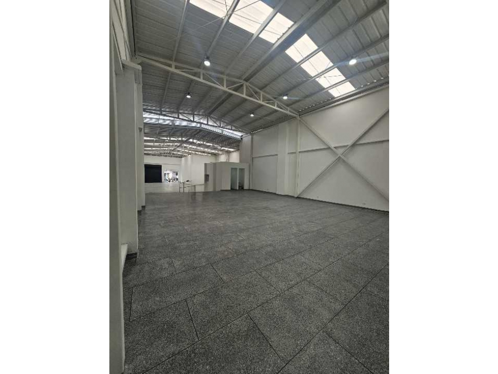 VENTA AMPLIO Y CENTRAL LOCAL COMERCIAL CARTAGO VALLE - 2