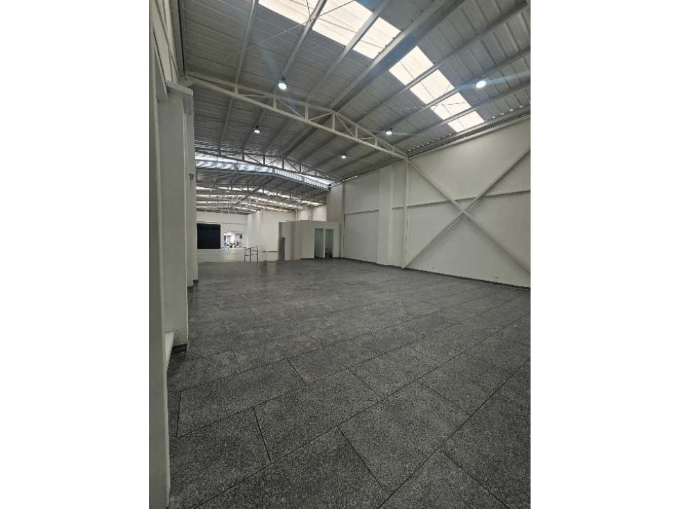 VENTA AMPLIO Y CENTRAL LOCAL COMERCIAL CARTAGO VALLE - 5