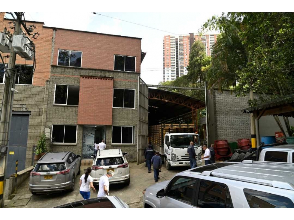 Venta Excelente Bodega en Sabaneta Unidad Cerrada - 1