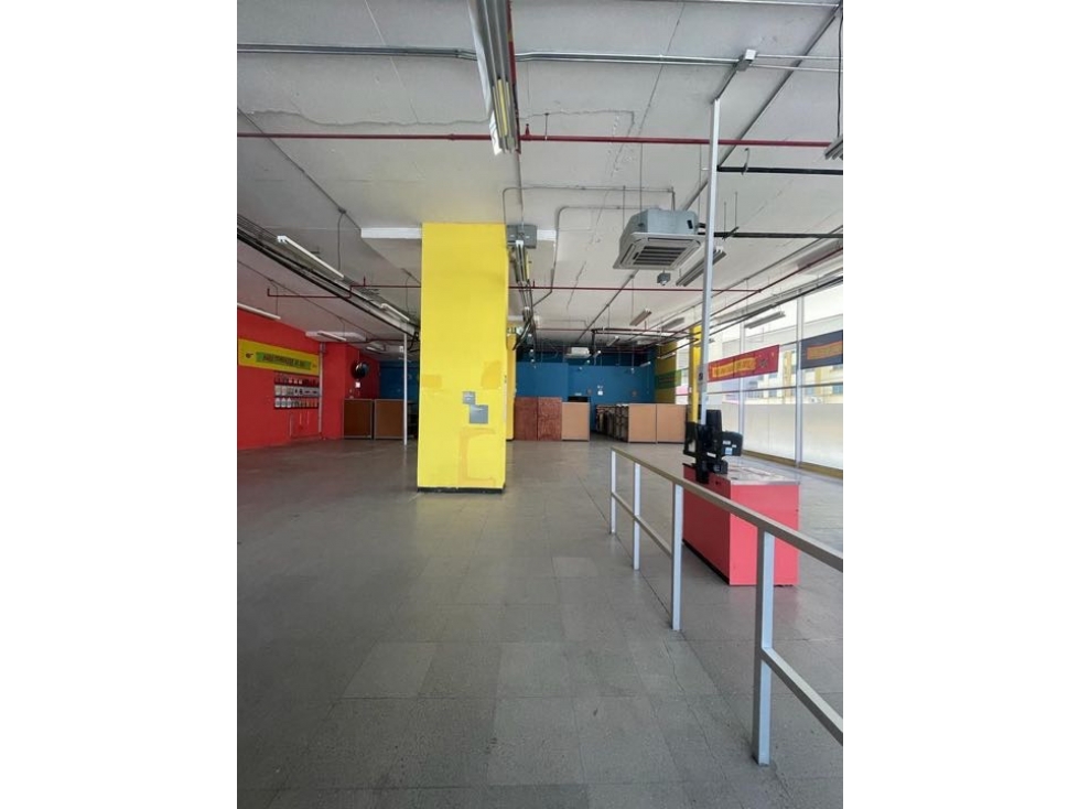 Via España/ Local 407m2/Alquiler - 2