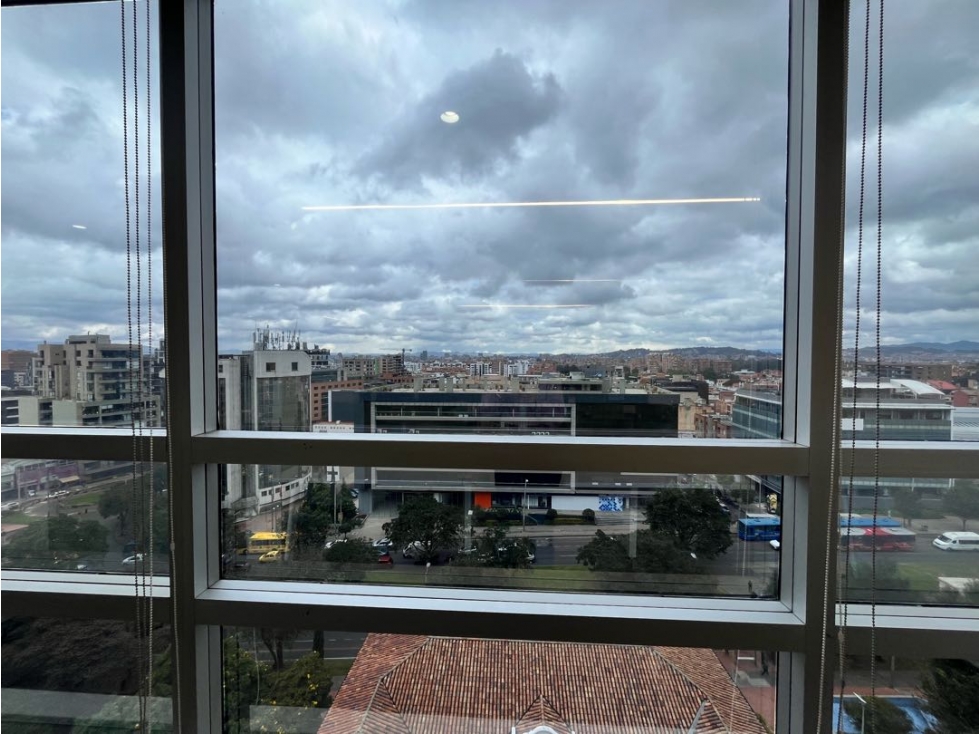 Vendo oficina con arriendo vigente, iluminada y linda vista — foto 3