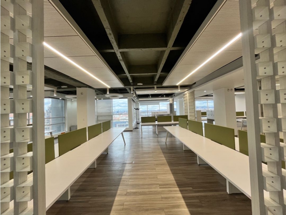 Vendo oficina con arriendo vigente, iluminada y linda vista — foto 5