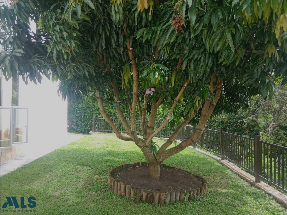 Vive cerca de la ciudad en medio de la naturaleza.(MLS#249810) - 2