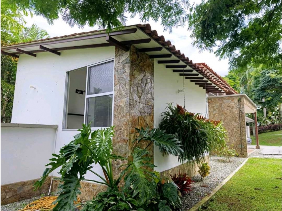 Vive en el campo con comodidad: casa campestre con piscina y jacuzzi